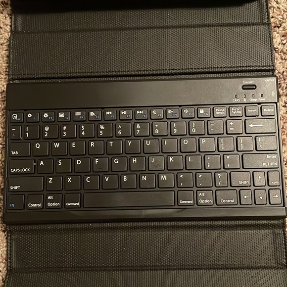 Bluetooth Keyboard - Picture 5 of 9